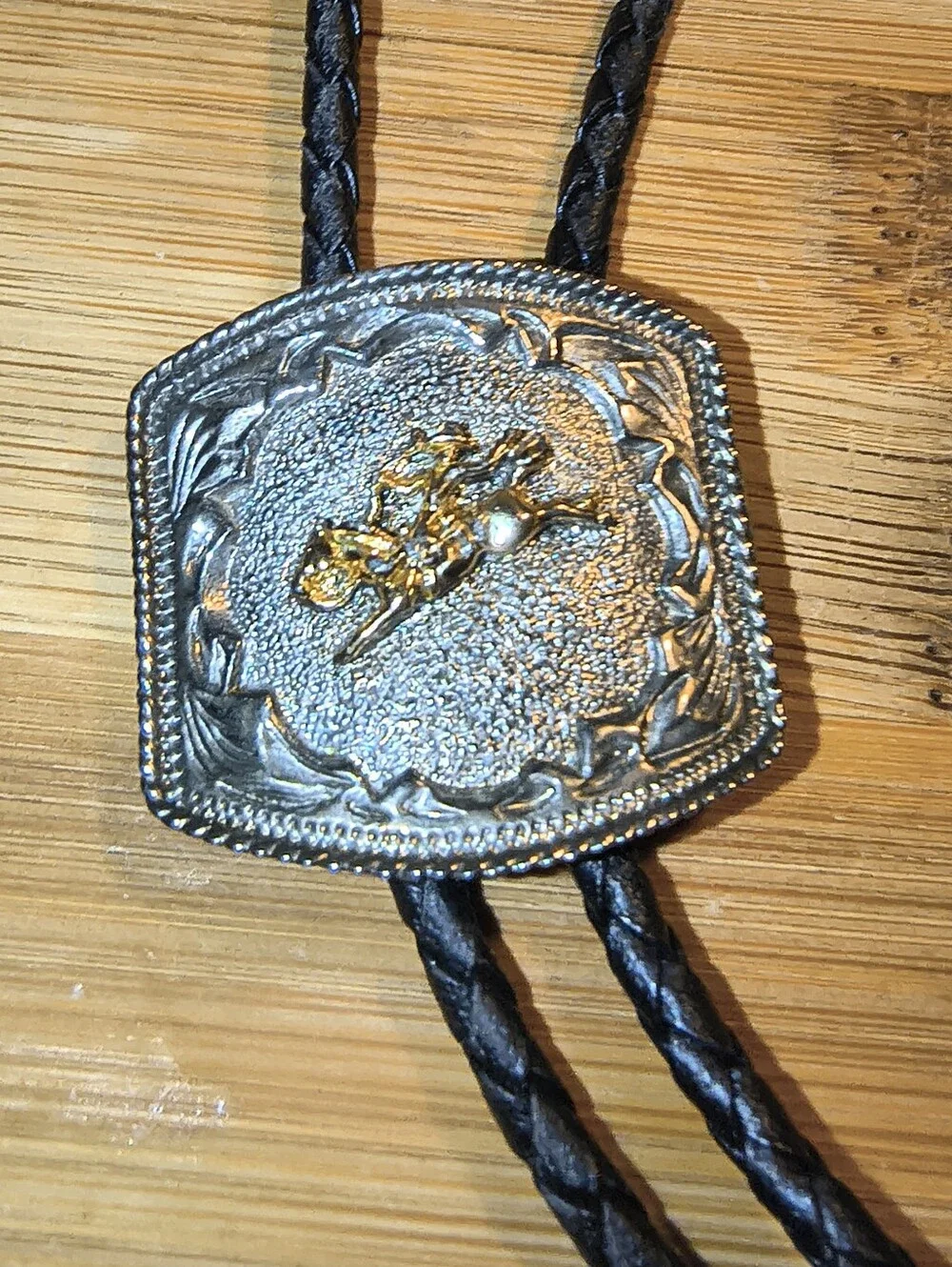 Vtg Metal Bolo Tie Nice Bronco Busting Cowboy Silver Tone Rodeo